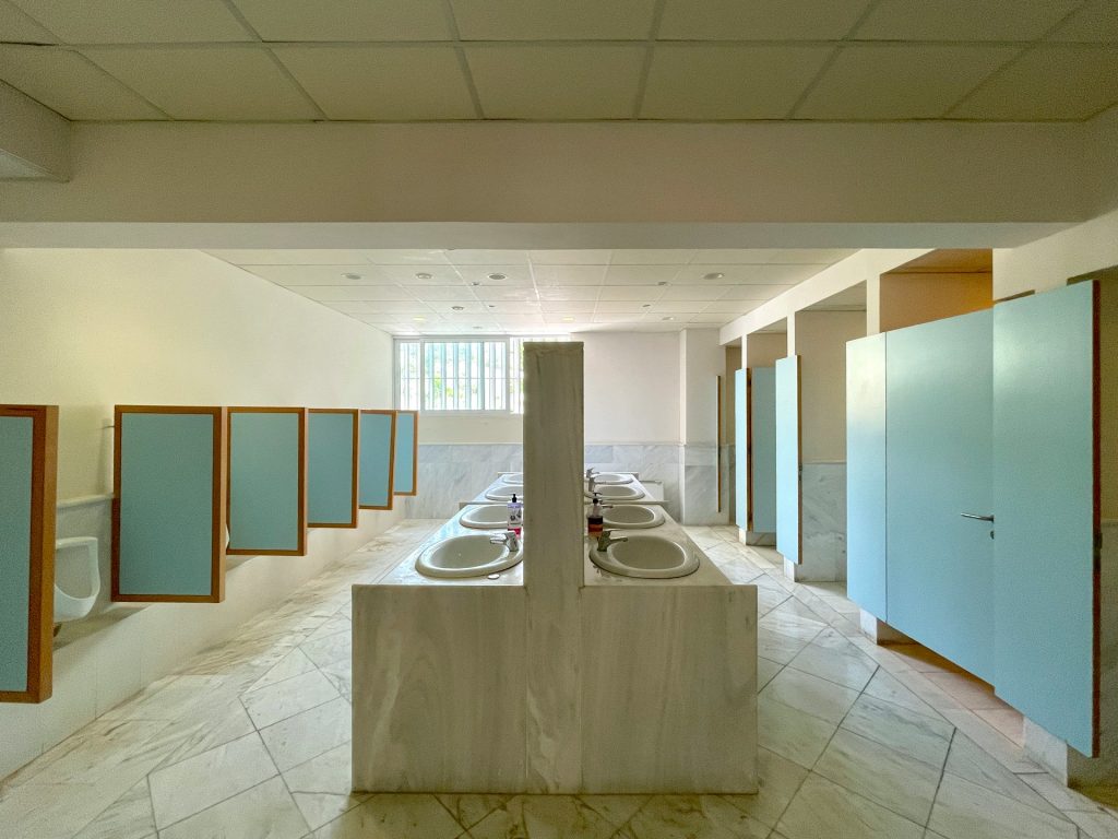 bathroom fixtures